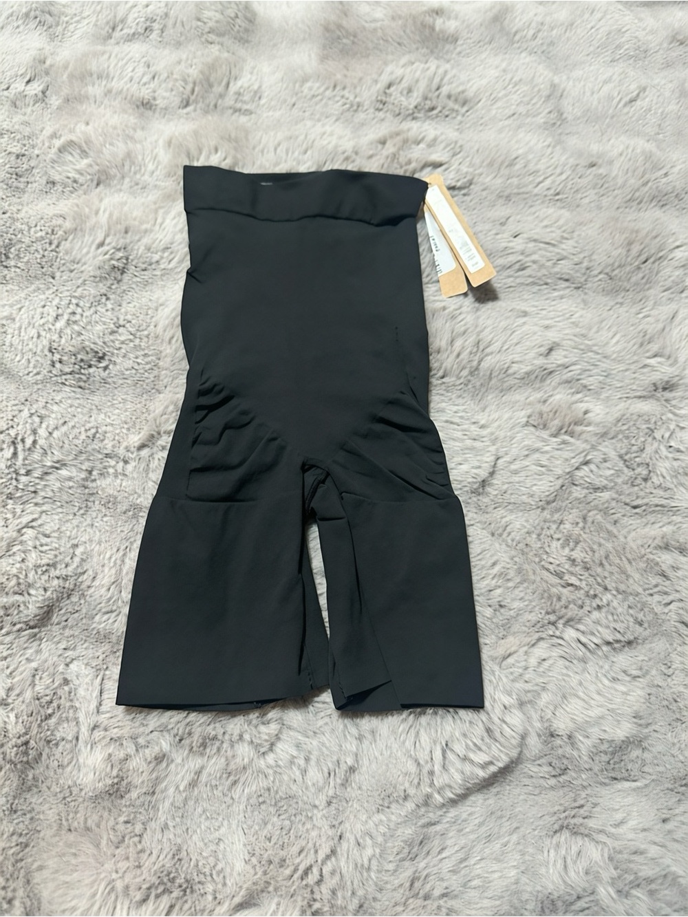 NWT SKIMS SHEER SEAMLESS MID THIGH SHORT XS